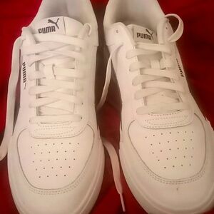 A white anc black puma shoes, 10.5 size men shoes